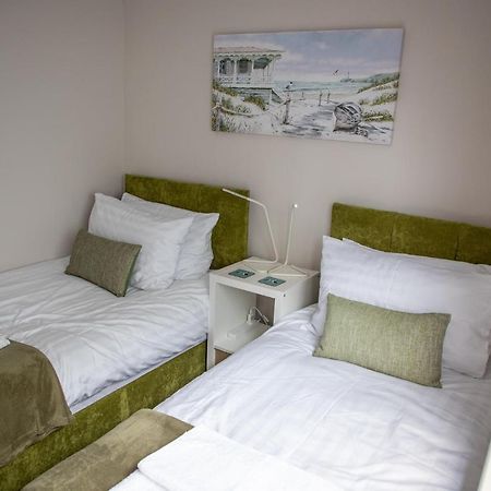 Wave Stays - Ground Floor Apartment - Outside Seating Area 克利夫利斯 外观 照片