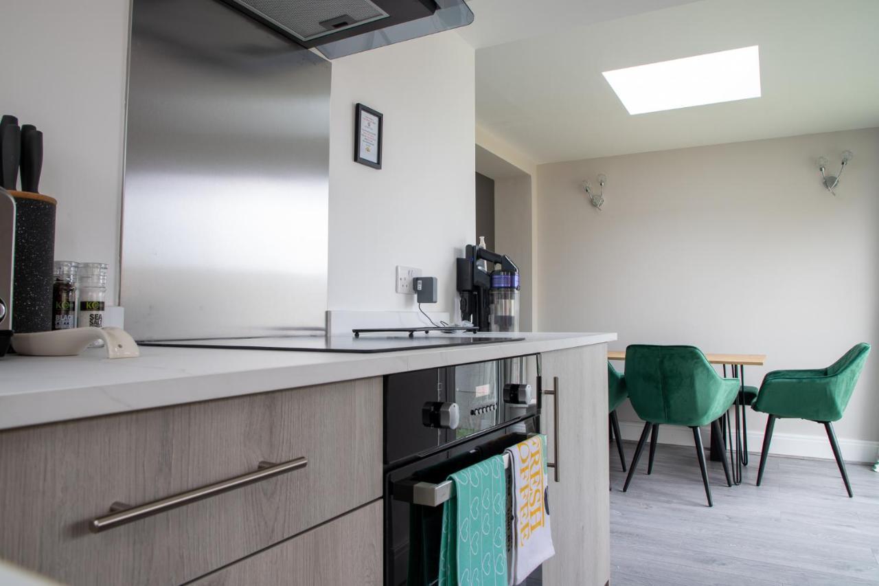 Wave Stays - Ground Floor Apartment - Outside Seating Area 克利夫利斯 外观 照片