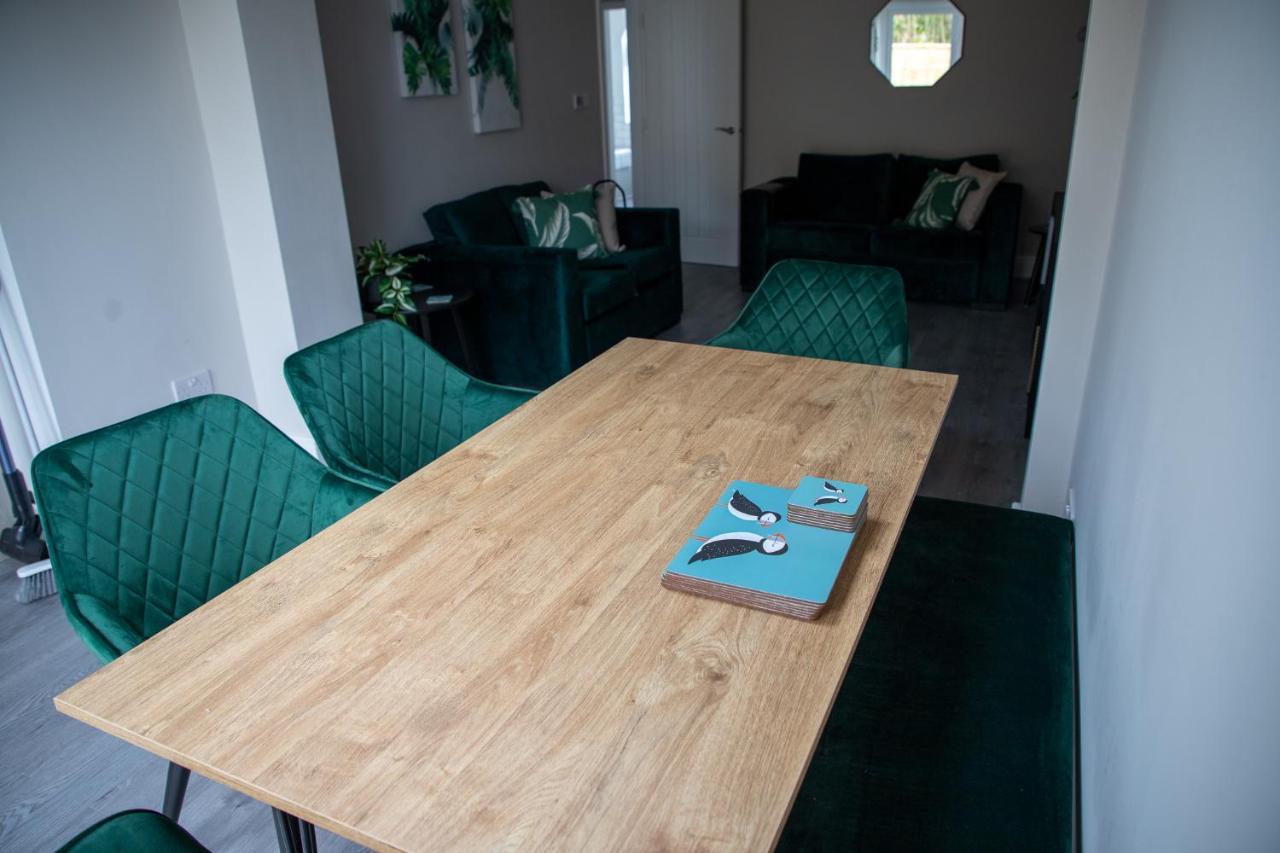 Wave Stays - Ground Floor Apartment - Outside Seating Area 克利夫利斯 外观 照片